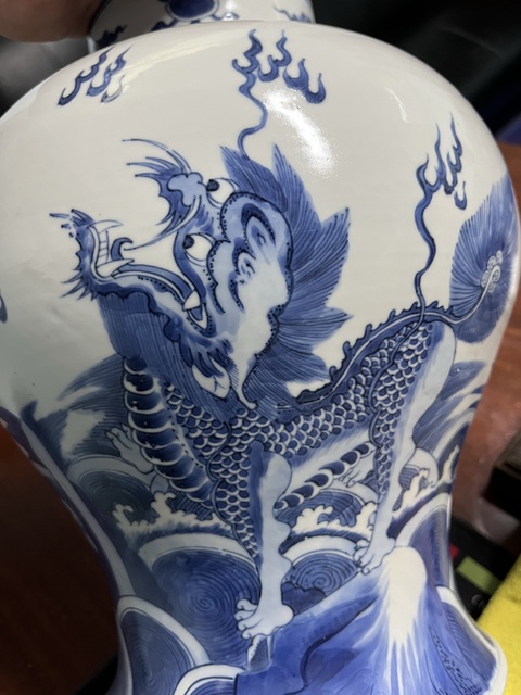 古玩陶瓷青花海水瑞獸紋將軍罐,疑似有修拍賣,當前價格39000元