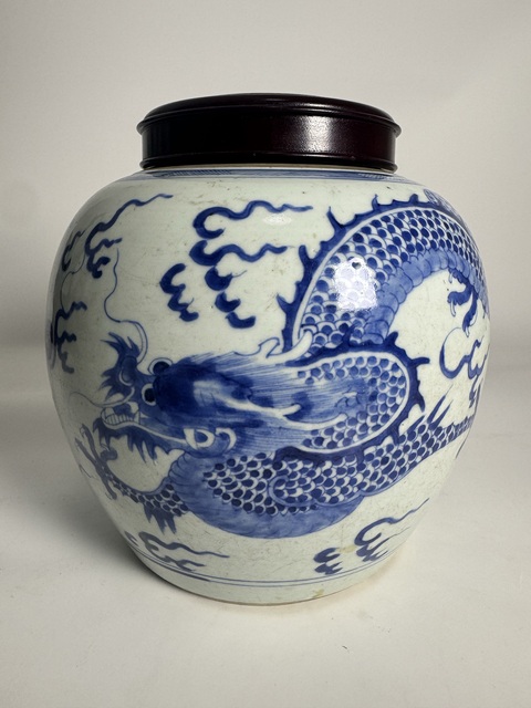 古玩陶瓷青花趕珠龍紋蓋罐拍賣,當前價格13500元