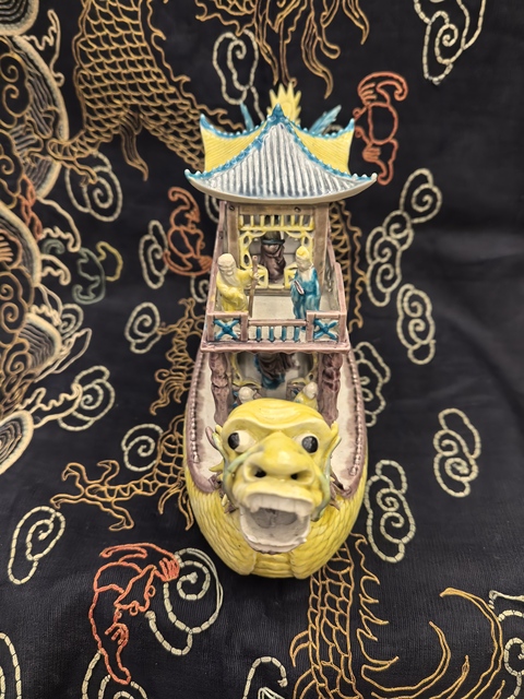 古玩陶瓷清末民初素三彩龍船拍賣,當(dāng)前價(jià)格16888元