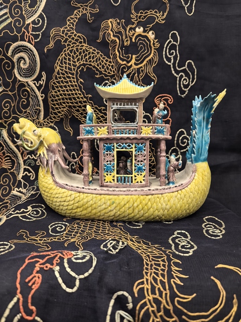 古玩陶瓷清末民初素三彩龍船拍賣,當(dāng)前價(jià)格16888元