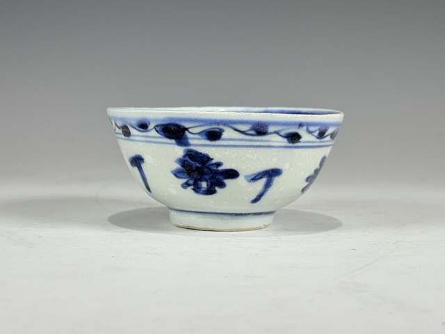 古玩陶瓷清早期·青花花卉紋杯真品鑒賞圖