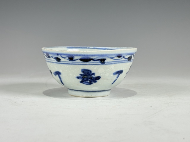 古玩陶瓷清早期·青花花卉紋杯真品鑒賞圖