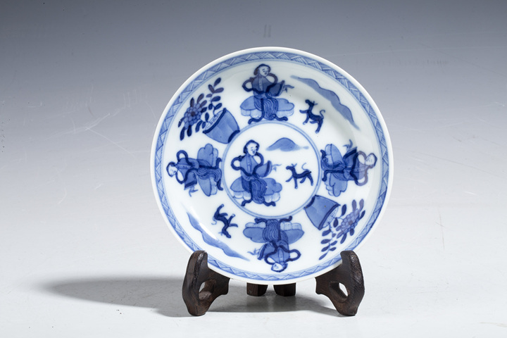 清光緒·青花仕女瑞犬圖小盤(pán)拍賣(mài)，當(dāng)前價(jià)格2500元