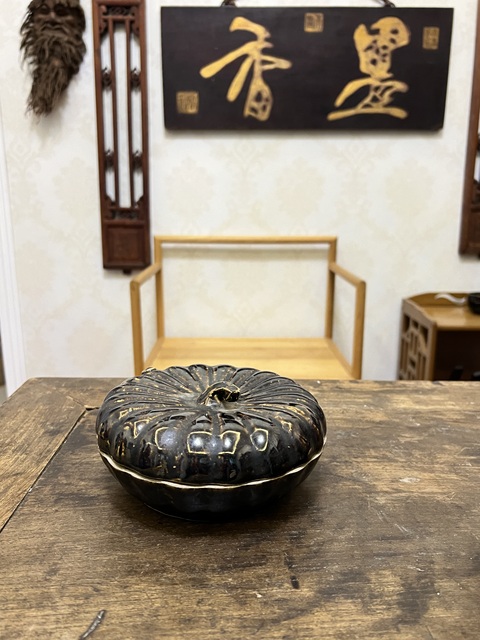古玩陶瓷清代磁州窯南瓜型文房蓋盒拍賣,當前價格3200元