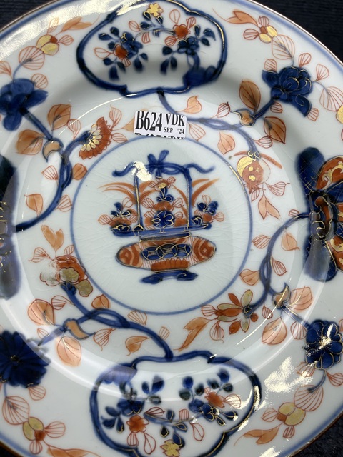 古玩陶瓷青花礬紅描金提籃花卉紋盤拍賣,當(dāng)前價格1388元