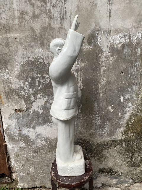 古玩陶瓷1967年白釉主席造像拍賣,當前價格4800元