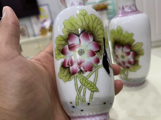 古玩陶瓷琺瑯彩花鳥紋賞瓶一對拍賣,當前價格3888元