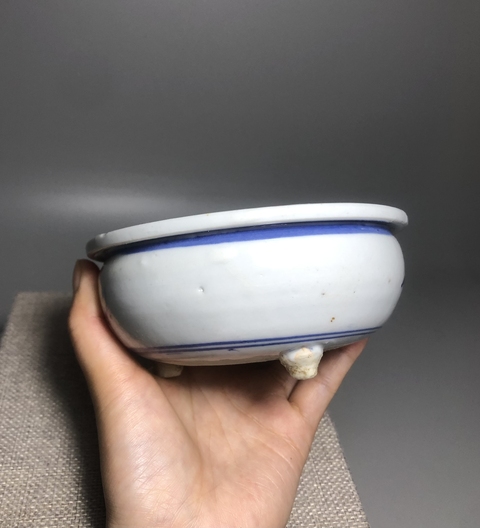 古玩陶瓷清三代,青花山水人物紋三足爐拍賣,當前價格1200元