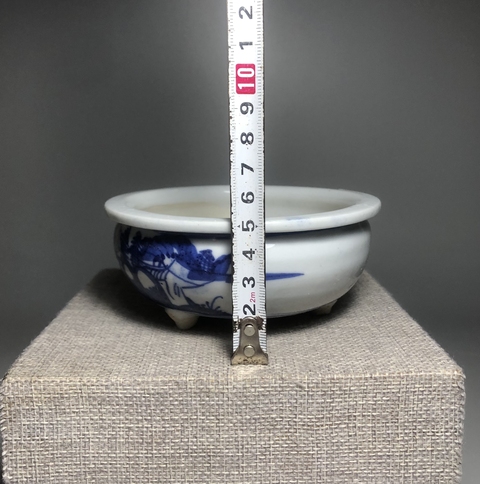 古玩陶瓷清三代,青花山水人物紋三足爐拍賣,當前價格1200元
