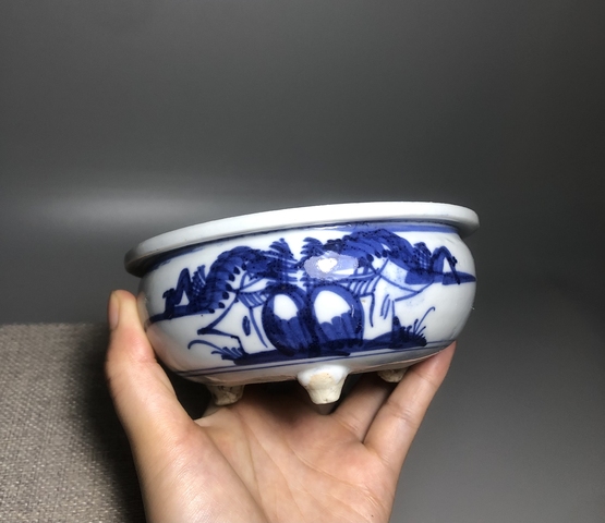 古玩陶瓷清三代,青花山水人物紋三足爐拍賣,當前價格1200元