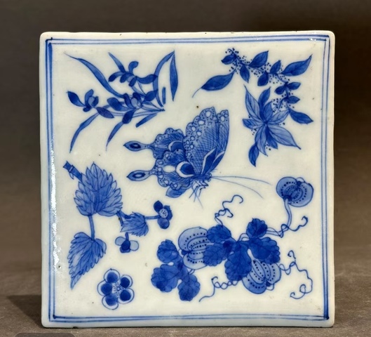 古玩陶瓷清中晚期青花蟲草紋蓋盒拍賣,當前價格15000元
