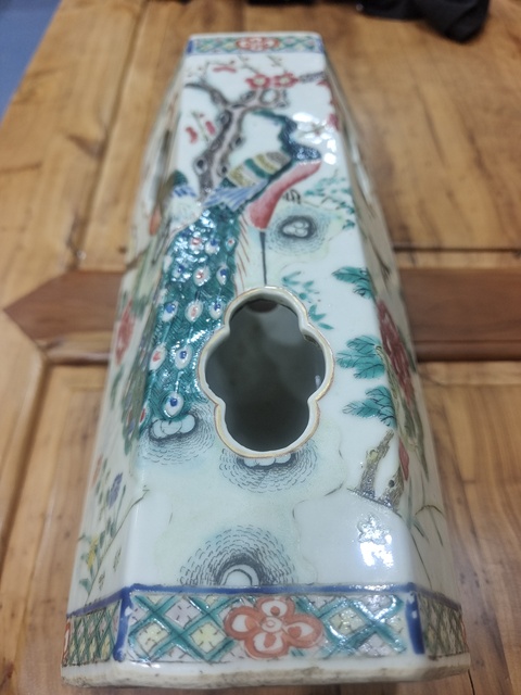 23-5/大清康熙年製/花蝶文/六角蓋物 清康熙素三彩開光博古花蝶紋六方執壺一對| CHINA / 5000 YEARS