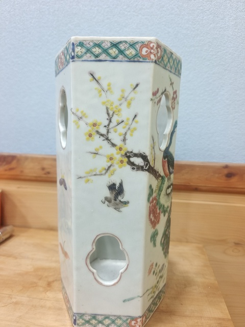 域鉴古玩】清同治粉彩花鸟纹六方帽筒鉴定结果_清同治粉彩花鸟纹