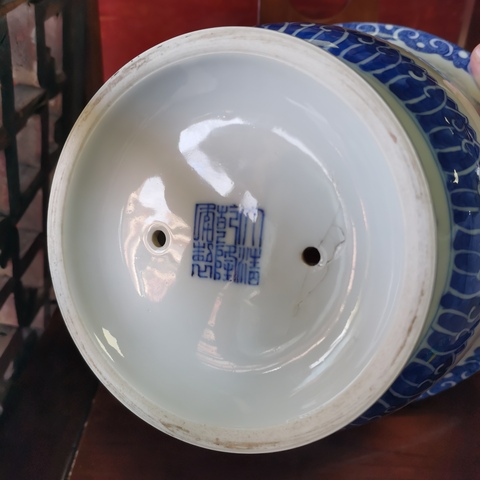 古玩陶瓷【精品】晚清民國青花纏枝花卉紋花盆拍賣,當前價格9560元