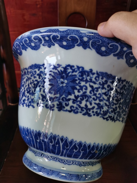 古玩陶瓷【精品】晚清民國青花纏枝花卉紋花盆拍賣,當前價格9560元