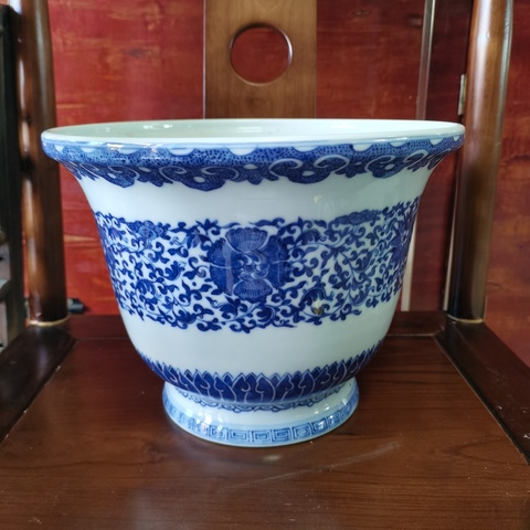 古玩陶瓷【精品】晚清民國青花纏枝花卉紋花盆拍賣,當前價格9560元
