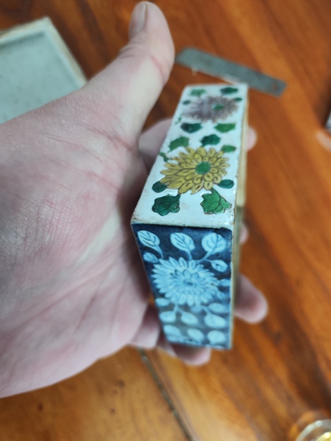 古玩陶瓷青花素三彩蓋盒拍賣,當前價格4600元