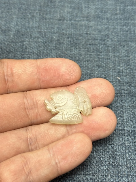 古玩玉器清代和田魚紋玉雕“花片”拍賣,當前價格189元