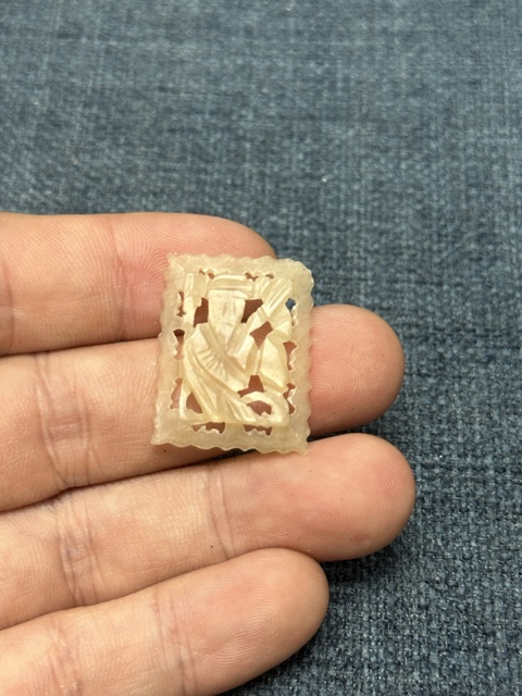 古玩陶瓷清代精品和田玉人物玉片拍賣,當前價格289元