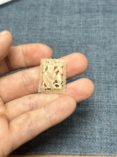 古玩陶瓷清代精品和田玉人物玉片拍賣,當前價格289元
