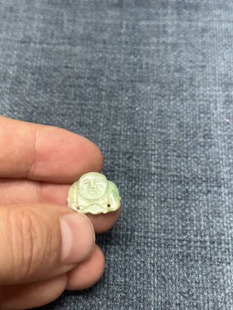 古玩玉器清代精品天然翡翠雕“佛公”花片拍賣,當前價格189元