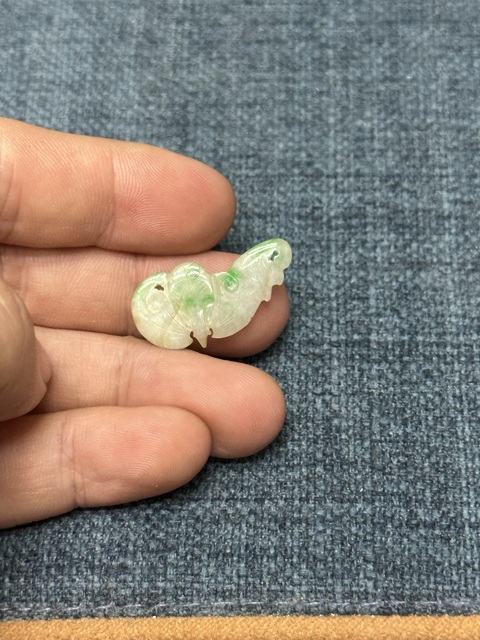 古玩玉器清代精品天然翡翠花片拍賣(mài),當(dāng)前價(jià)格189元