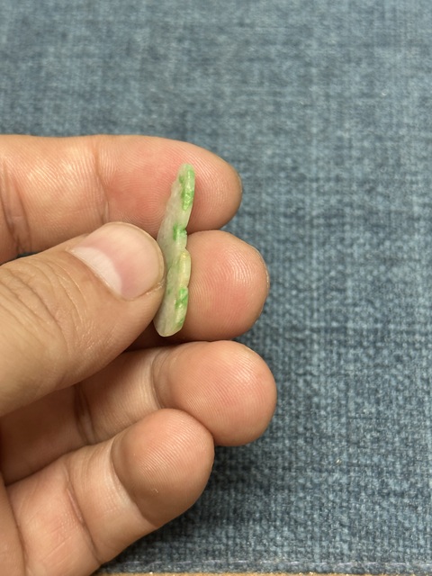 古玩玉器清代精品天然翡翠花片拍賣(mài),當(dāng)前價(jià)格189元