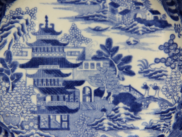 古玩陶瓷清乾隆?青花亭臺樓閣山水紋花口小盤(超細路精品)拍賣,當(dāng)前價格1288元