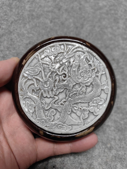 古玩陶瓷龍紋蓋盒真品鑒賞圖