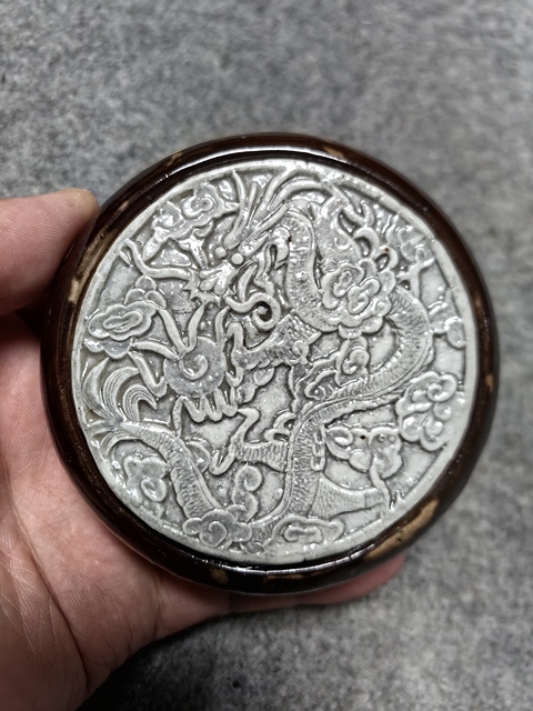 古玩陶瓷龍紋蓋盒真品鑒賞圖