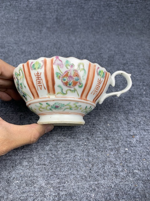 古玩陶瓷同治粉彩花卉壽字紋花口把杯拍賣，當前價格1588元