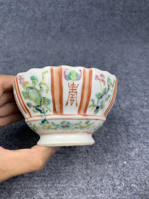 古玩陶瓷同治粉彩花卉壽字紋花口把杯拍賣，當前價格1588元