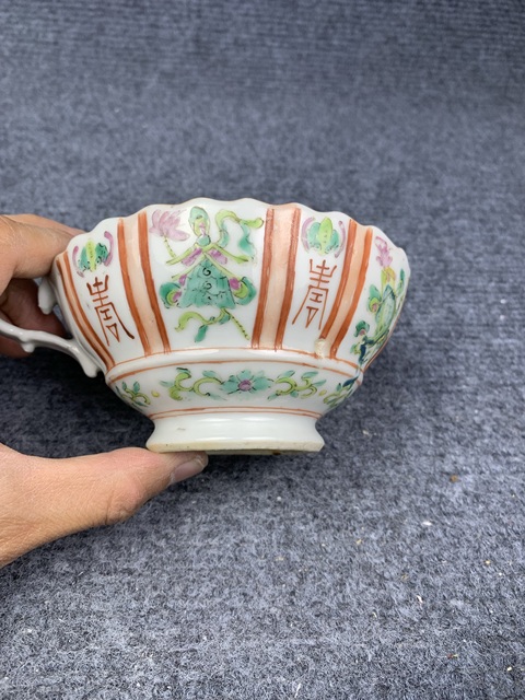 古玩陶瓷同治粉彩花卉壽字紋花口把杯拍賣，當前價格1588元