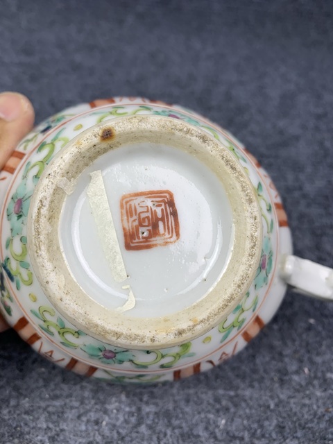 古玩陶瓷同治粉彩花卉壽字紋花口把杯拍賣，當前價格1588元