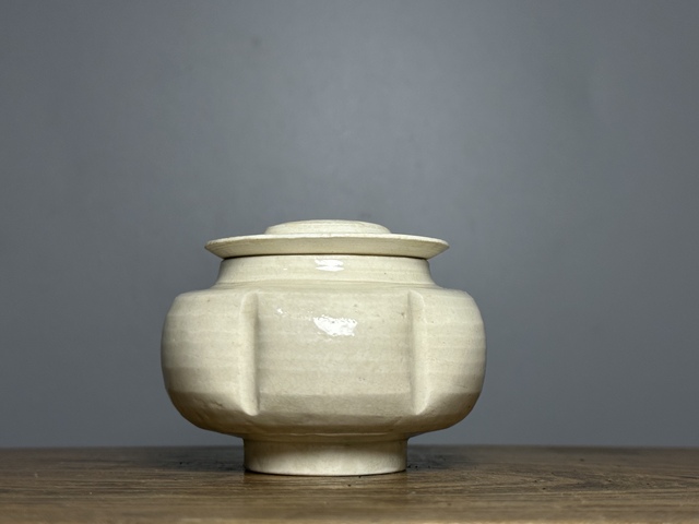 古玩陶瓷宋代,青白釉瓜楞罐拍賣(mài),當(dāng)前價(jià)格23000元