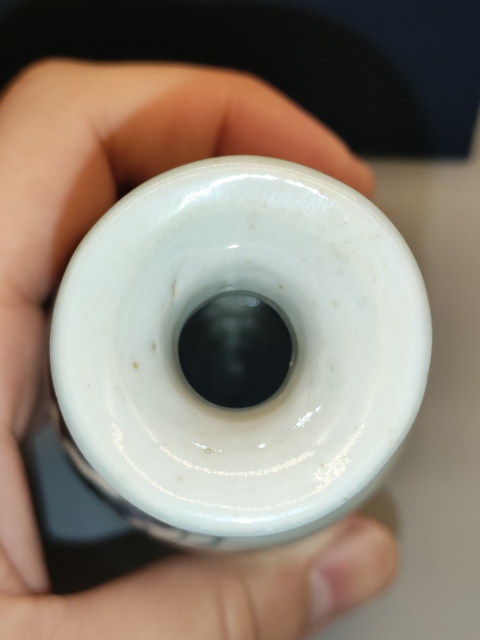 古玩陶瓷清中期,一品青蓮紋柳葉瓶拍賣,當前價格1200元