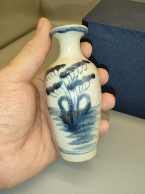 古玩陶瓷清中期,一品青蓮紋柳葉瓶拍賣,當前價格1200元