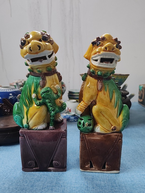 古玩陶瓷民國時期素三彩獅子一對拍賣，當前價格2680元