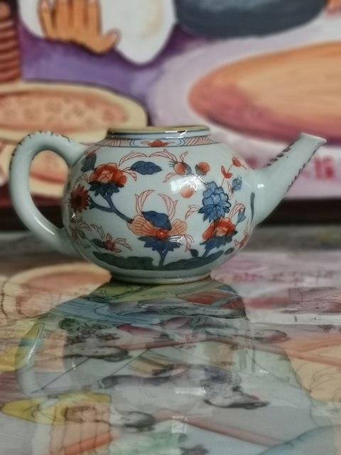 古玩陶瓷康熙花卉紋茶壺拍賣(mài),當(dāng)前價(jià)格1200元