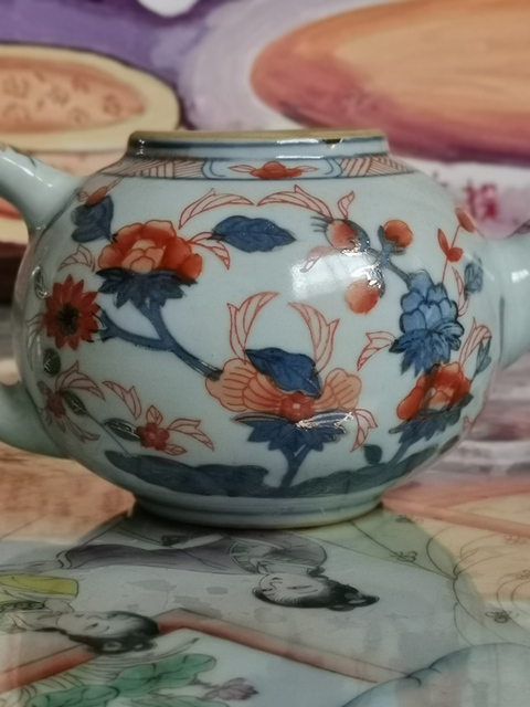 古玩陶瓷康熙花卉紋茶壺拍賣(mài),當(dāng)前價(jià)格1200元