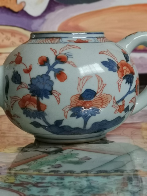 古玩陶瓷康熙花卉紋茶壺拍賣(mài),當(dāng)前價(jià)格1200元