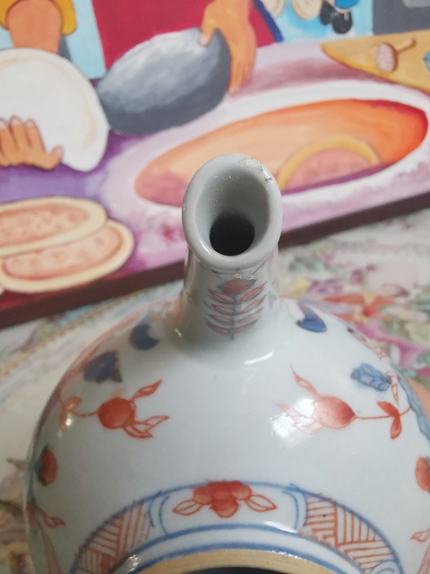 古玩陶瓷康熙花卉紋茶壺拍賣(mài),當(dāng)前價(jià)格1200元