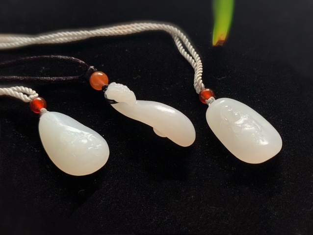 古玩玉器現代和田玉吊墜拍賣，當前價格32000元