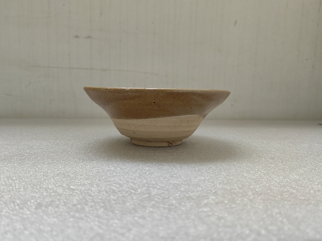 古玩陶瓷黃釉折腰碗拍賣，當前價格680元