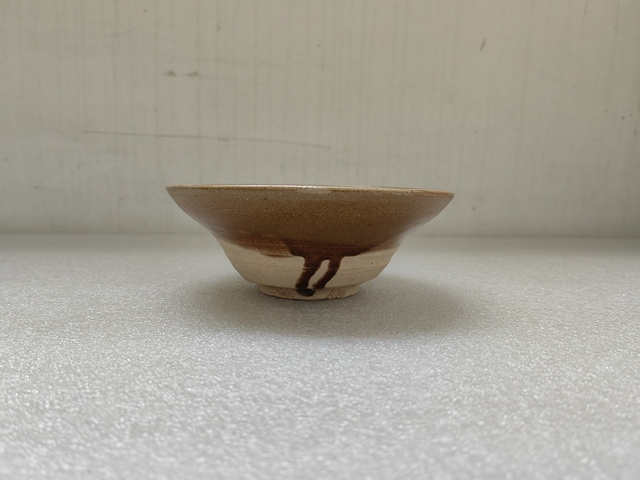 古玩陶瓷黃釉折腰碗拍賣，當前價格680元