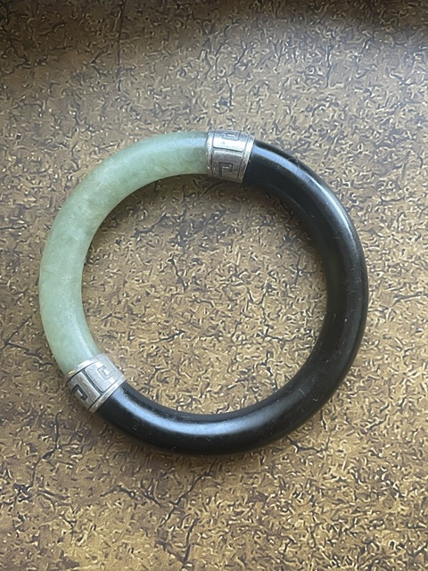 古玩玉器清代純天然翡翠手鐲半銀半玉(有證書)拍賣,當(dāng)前價(jià)格2600元
