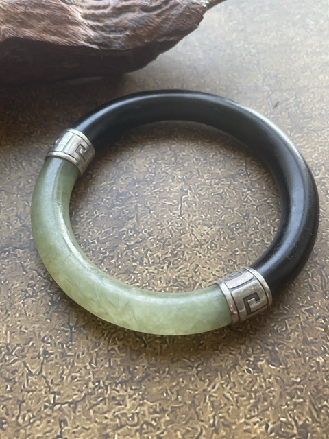 古玩玉器清代純天然翡翠手鐲半銀半玉(有證書)拍賣,當(dāng)前價(jià)格2600元