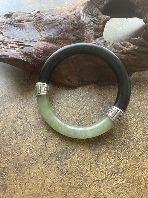 古玩玉器清代純天然翡翠手鐲半銀半玉(有證書)拍賣,當(dāng)前價(jià)格2600元