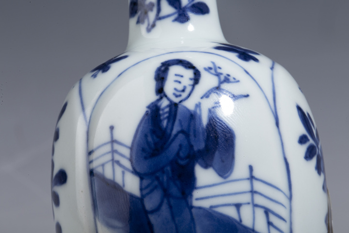 古玩陶瓷清康熙·青花開窗仕女花卉紋小瓶拍賣，當前價格6888元
