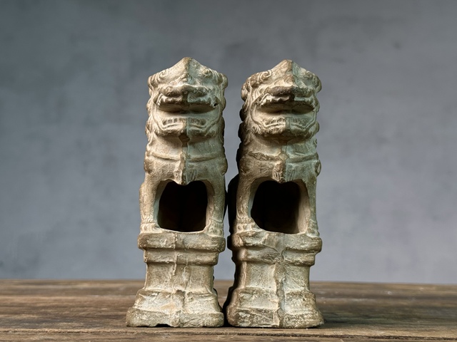 古玩陶瓷獅子燭臺一對拍賣,當前價格2500元